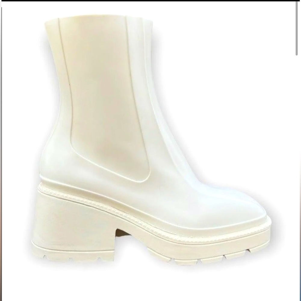 Bershka white rubberized boots sz 39 (us 8.5)